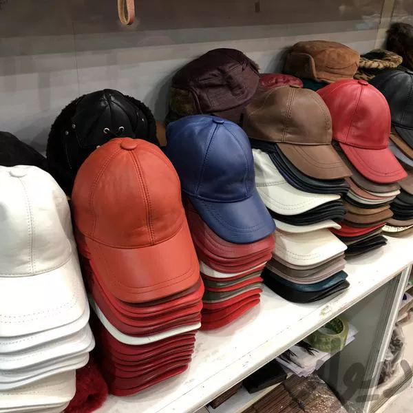 کلاه چرم رنگی