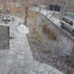 اجرای کف حیاط محوطه سازی سنگ ورقه ای درپوش پله