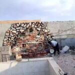 اجرای سنگ مالون دماوند قهوه‌ای رنگ مختلف محمدی در تهران اجرای سنگ لاشه کف حیاط محوطه سازی قیمت سنگ لاشه